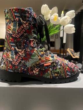 Marvel Women's Classic Multi Marvel Comic Pop Print boots size 9 women